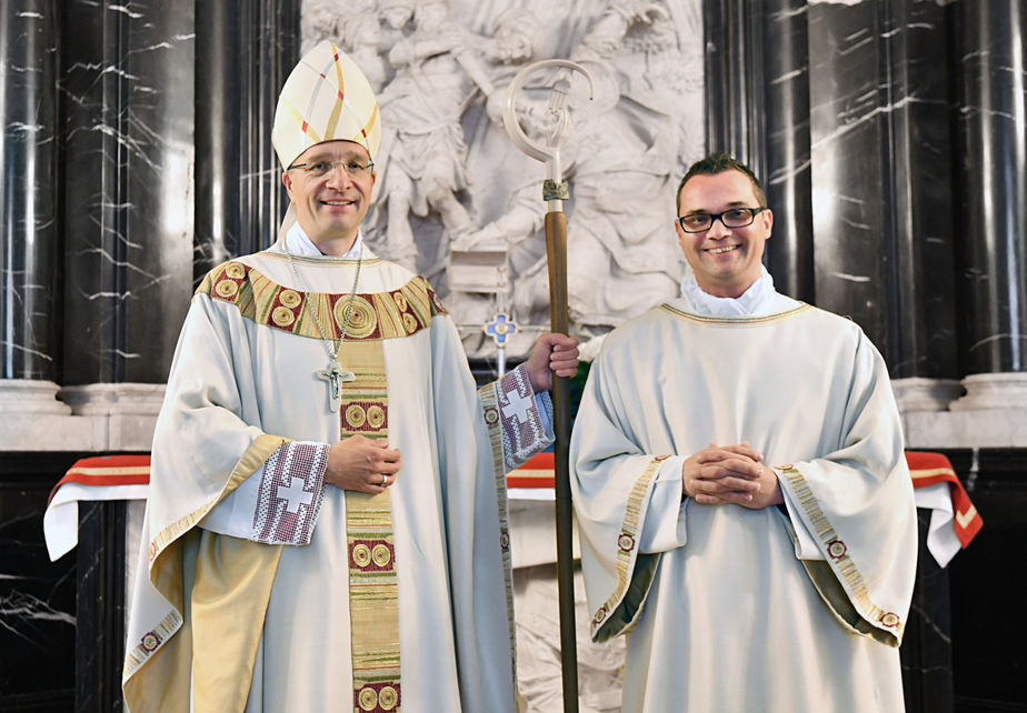 Bischof Dr. Michael Gerber mit Diakon Kai Scheffler